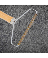 Clothes shaver to remove hair crumbs