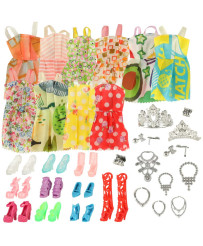 Doll clothes + accessories...